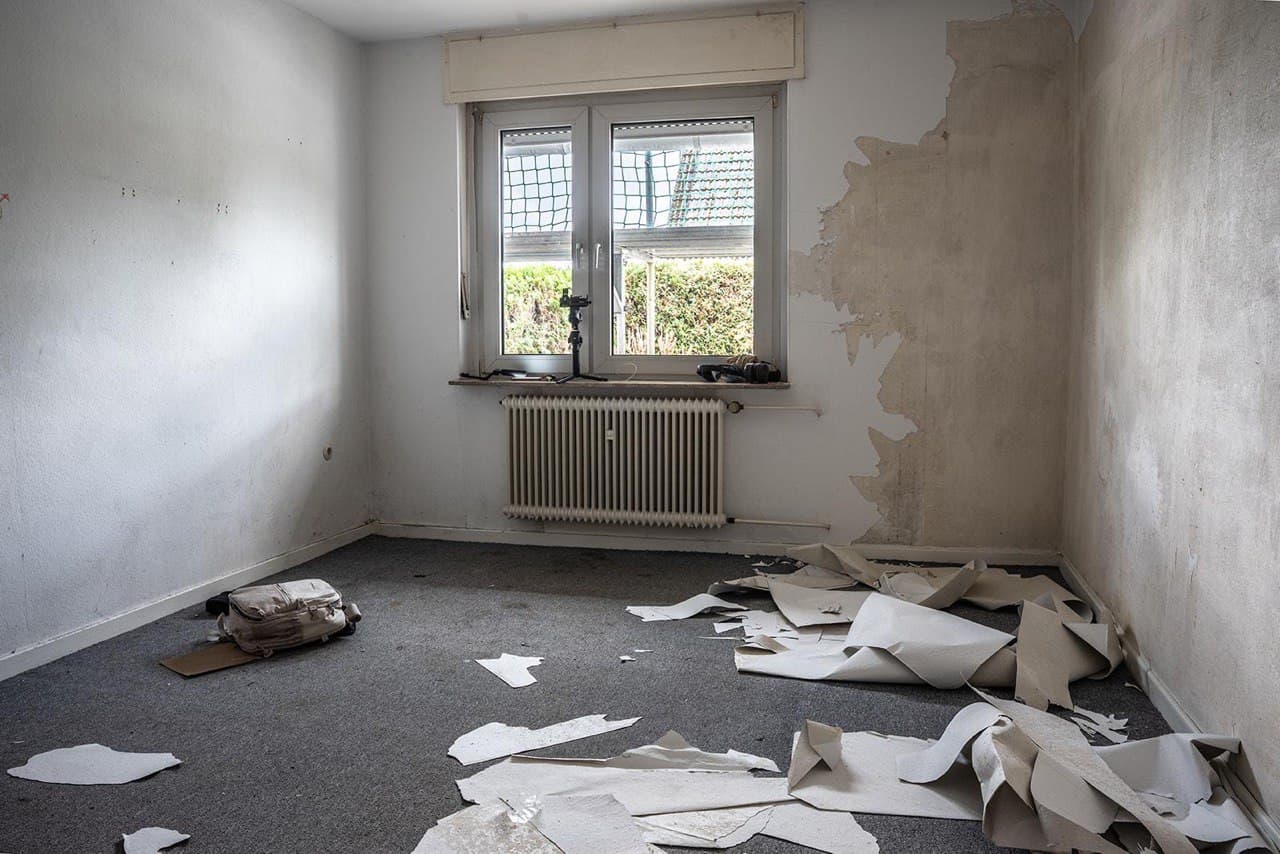 Tapeten und Wandbelag entfernen